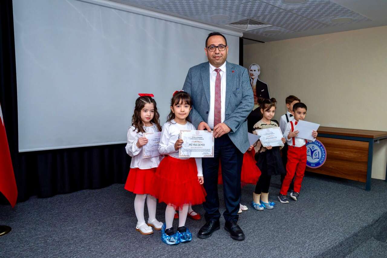 Menteşe’de İstiklal Marşı’nı En Güzel Okuyan Minikler Ödüllendirildi 1